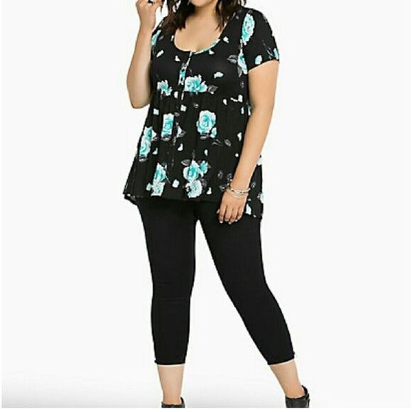 Torrid Hi-Lo Top - Size 00 - Picture 3 of 5